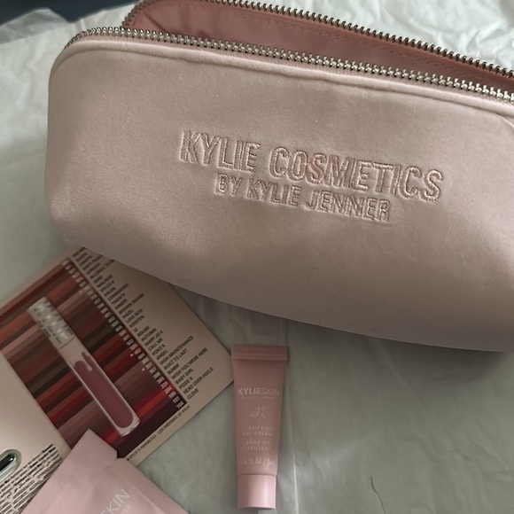 4 piece Kylie cosmetics skin care set bundle - Picture 3 of 4